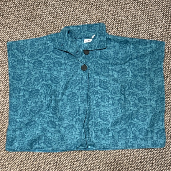 Le Moda Teal Patterned Cape Shawl Jacket with Buttons - Picture 2 of 3